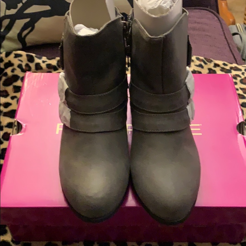 Rampage Grey Booties women’s size 6
